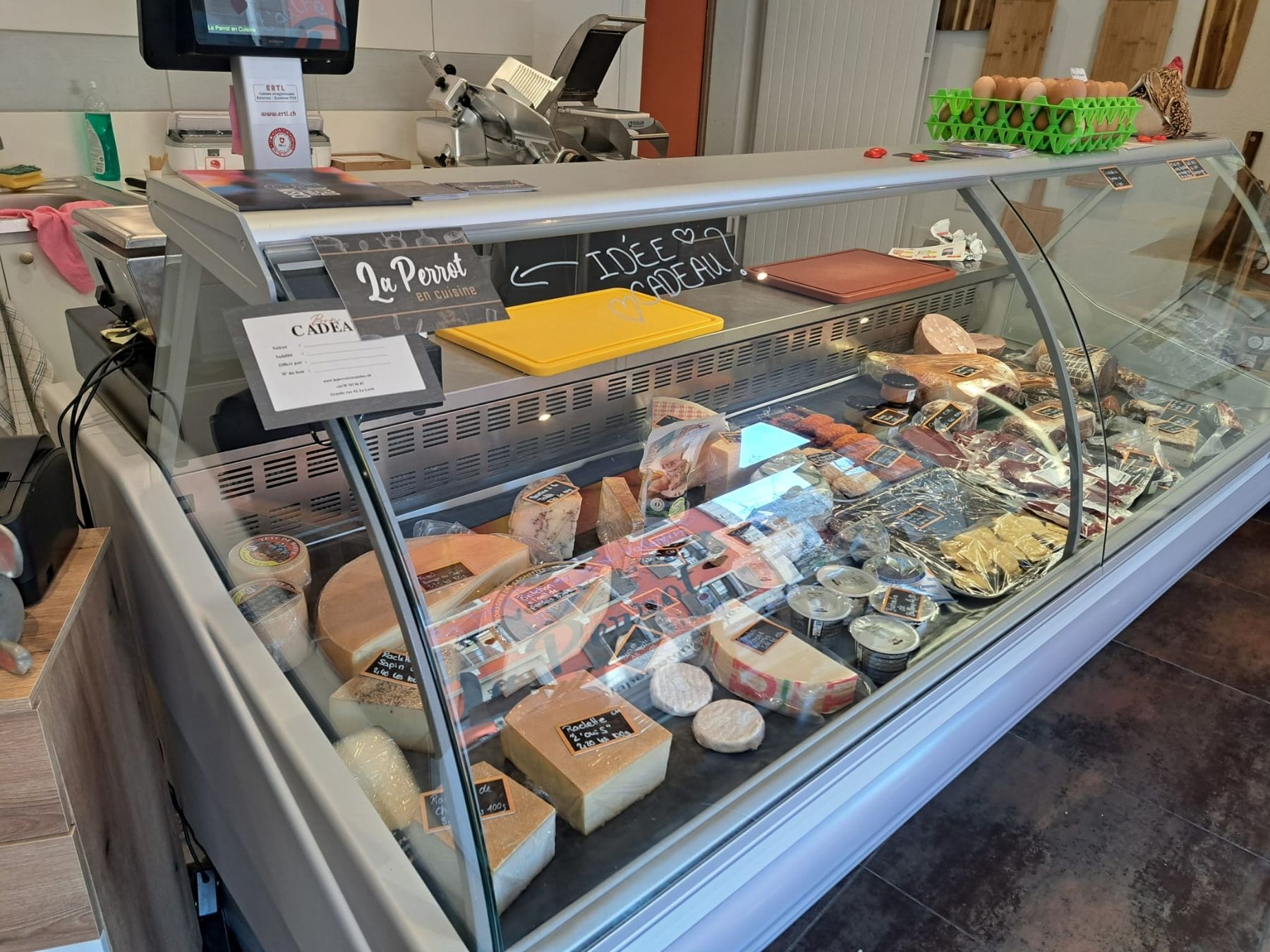 Frigoriferi: vitrine frigorifique – Usato da Les Ponts-de-Martel venduto da mar_bvd6 9