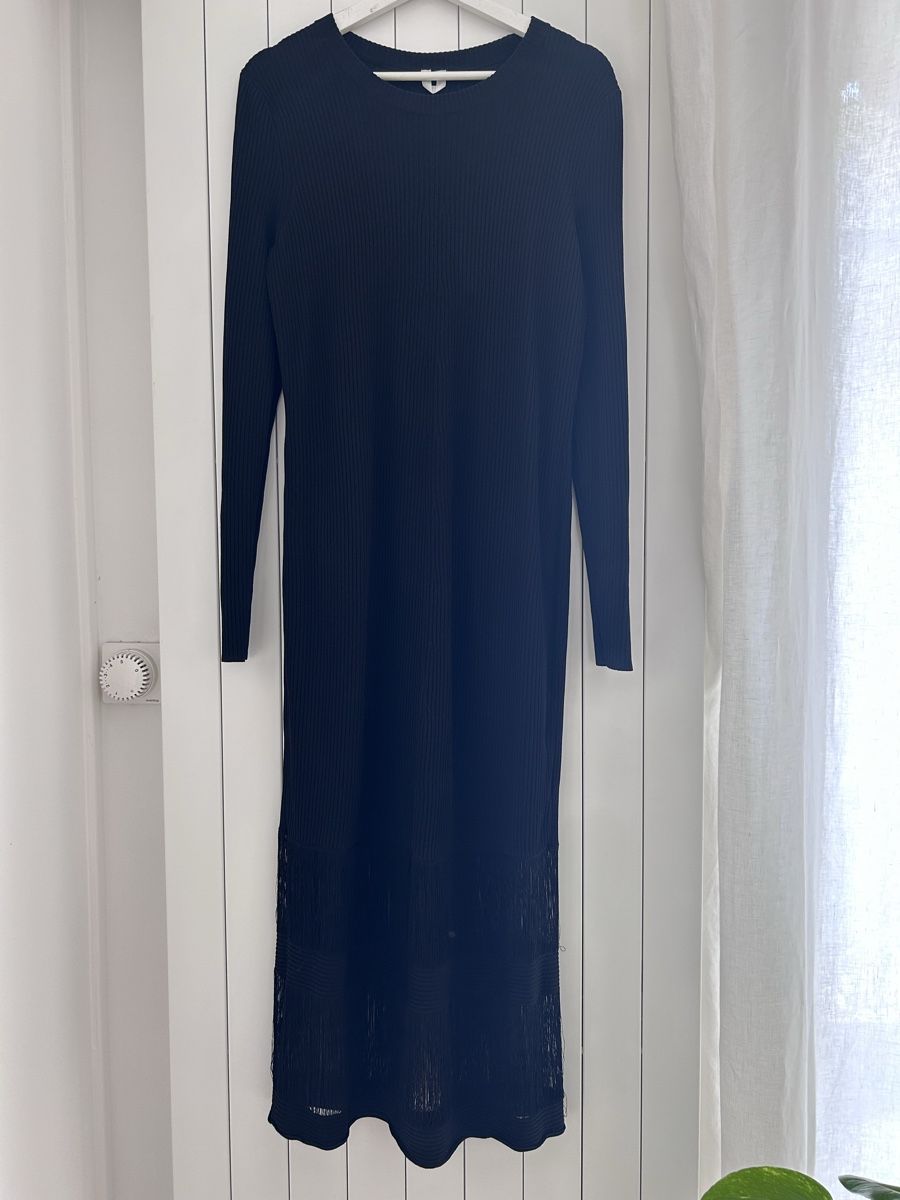 Arket Robes: Robe Arket noir M – D'occasion à Genève par Sarahchge