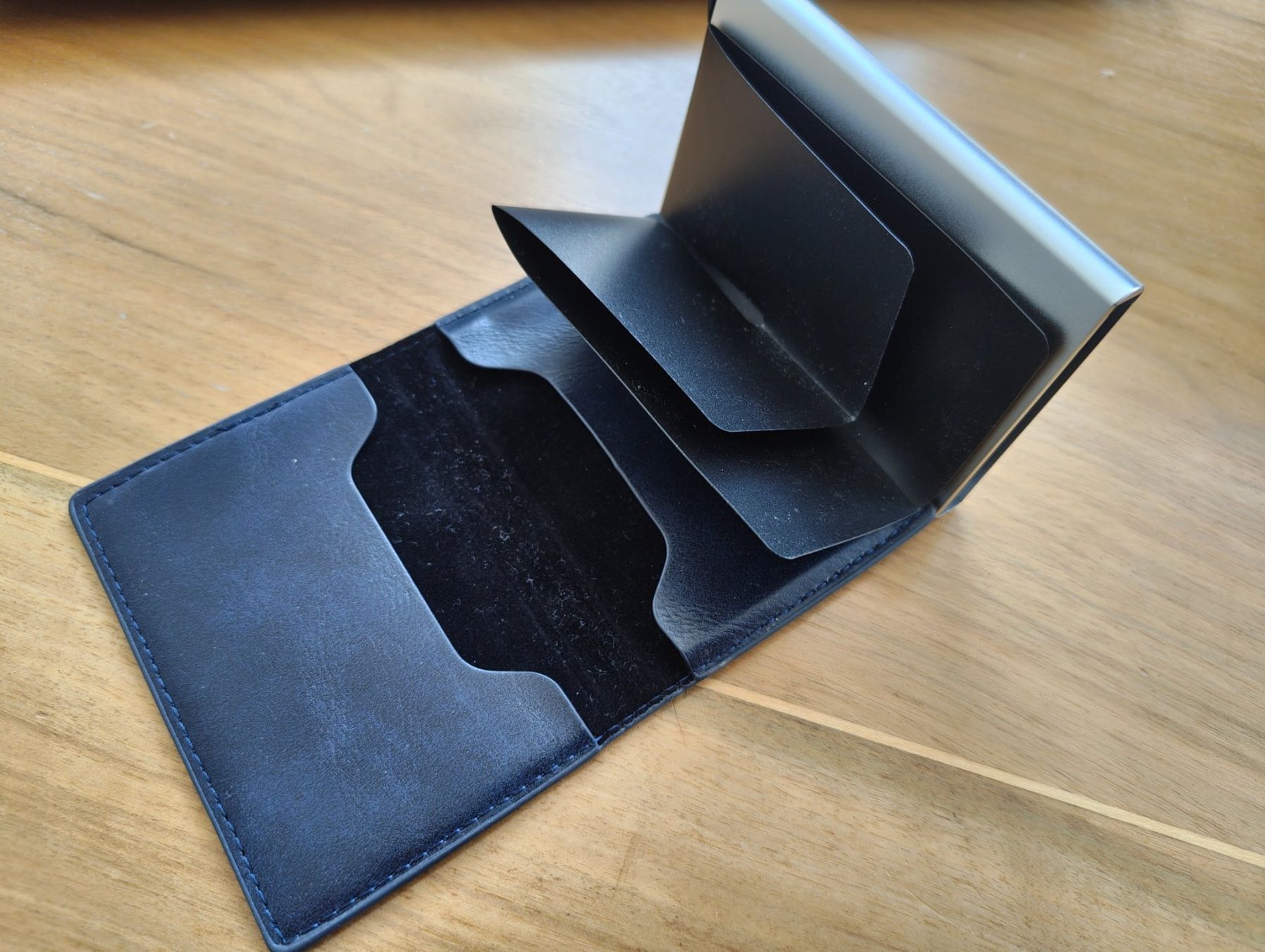 Portafogli: Business Card Holders (Visitenkartenhalter) – Nuovo (secondo la descrizione) da Basel venduto da GdV95_BS