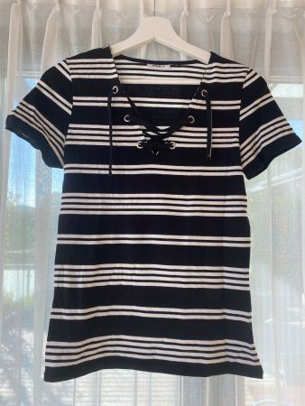 schwarz weiss gestreiftes Shirt mit Schnürung Gr. 36 / 38