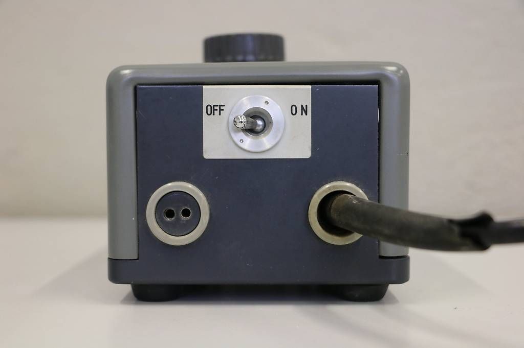 Lampade: Olympus C.P. Regulator 0-6V 5A mit Lampe – Usato da Bern venduto da bsd-bern 2