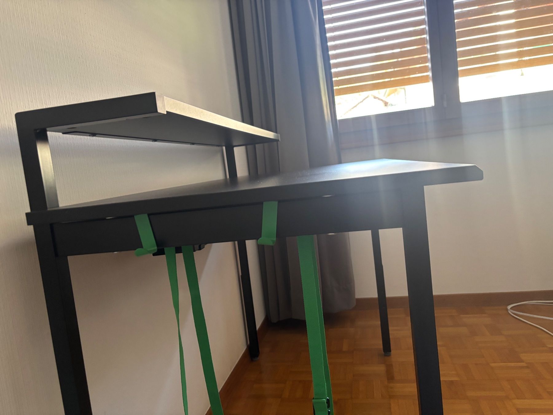 Ikea Scrivanie: Gaming Tisch von  IKEA – Usato da Niederscherli venduto da Mirka5 1