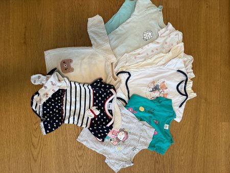 Schönes Kleiderpaket Mädchen Grösse 62.