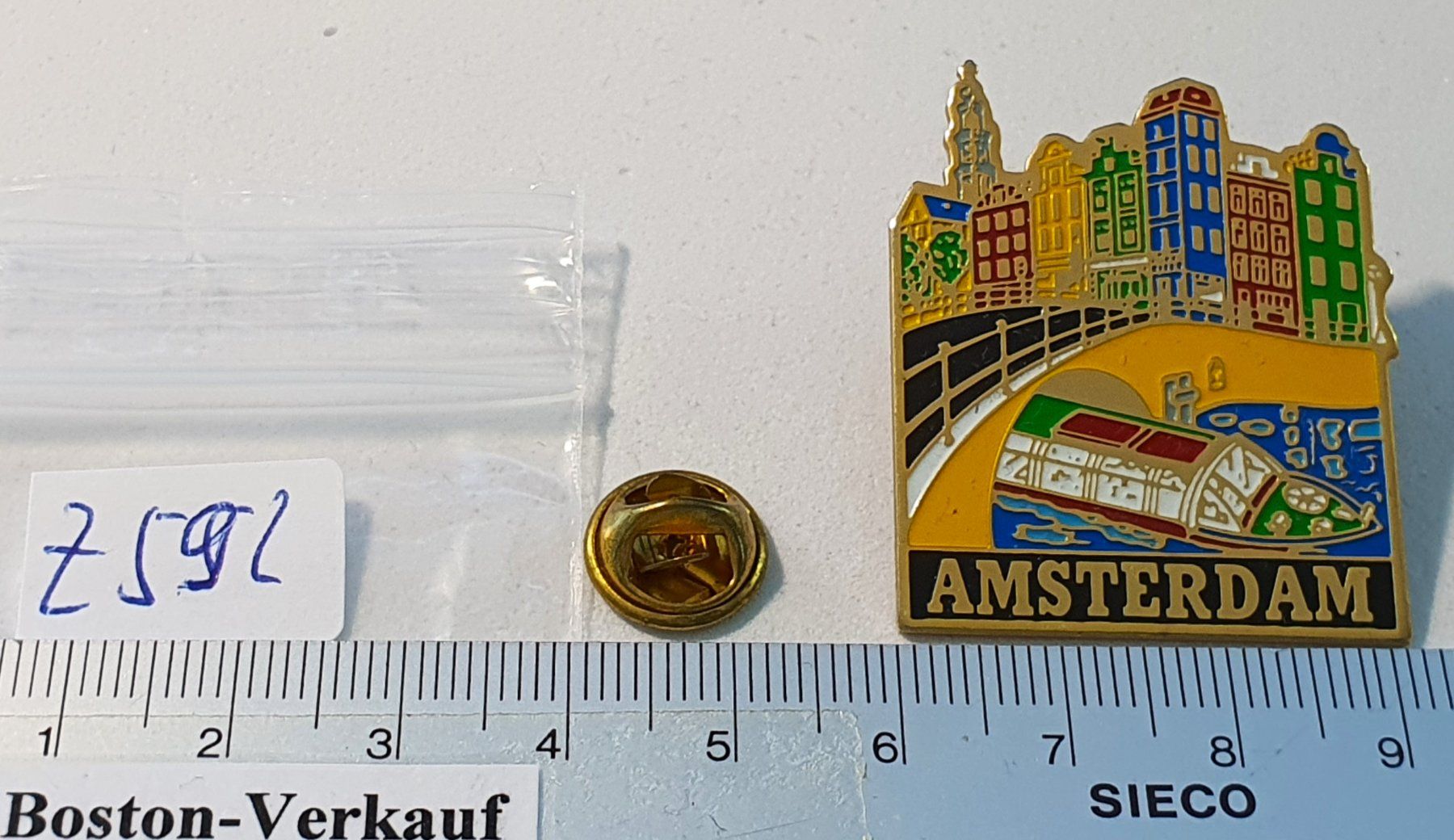 Placchette & Badge: Z592 - Pin AMSTERDAM – Usato da Reinach BL venduto da Boston-Verkauf 1