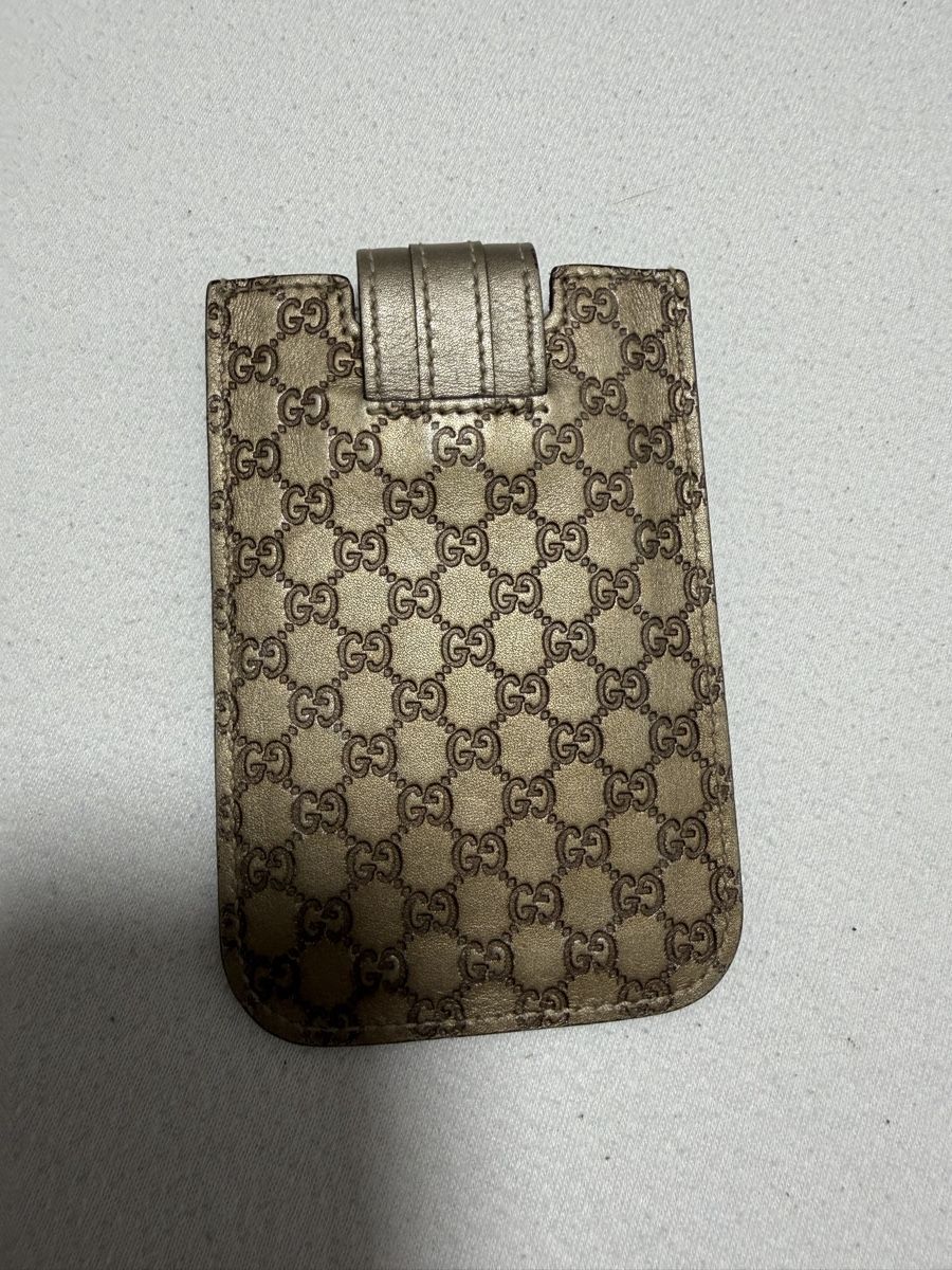 Gucci Covers & Schutzfolien: Schutzhülle Gucci GG Monogrammt  Leder  – Gebraucht aus Niederbipp von yar_tf6f 1