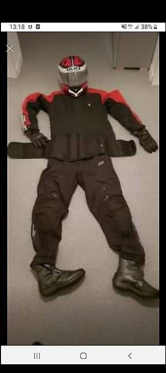 Costumes, combinaisons de sport et fonctionnelles: Motorradbekleidung Sie – D'occasion à Hünenberg par musicsam90