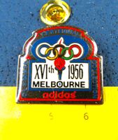 OLYMPIA PIN MELBOURNE 1956 ADIDAS GLASIERT GOLDIG