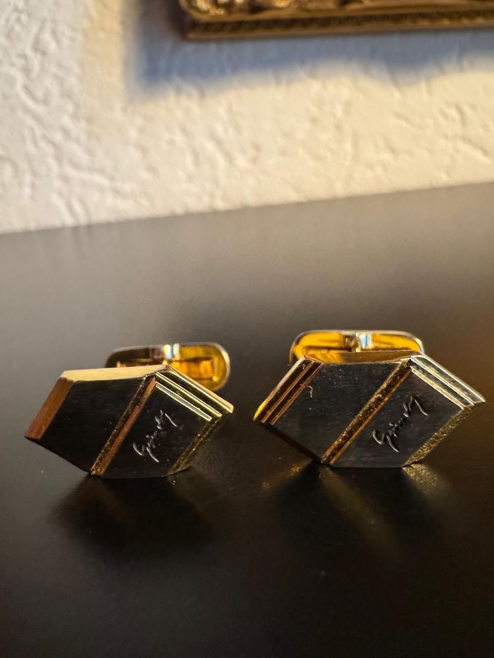 Givenchy Gemelli: Givenchy Manschettenknöpfe – Usato da Winterthur venduto da Dejv