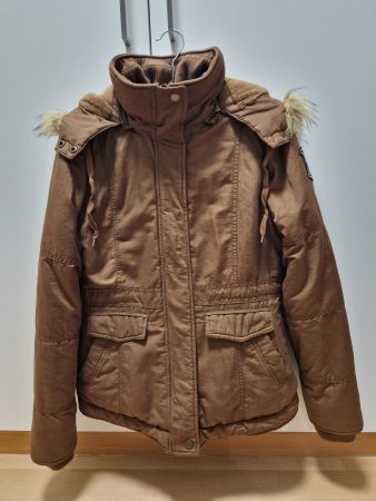 warme schöne taillierte Winterjacke, Kunstfellkaputze, Jacke
