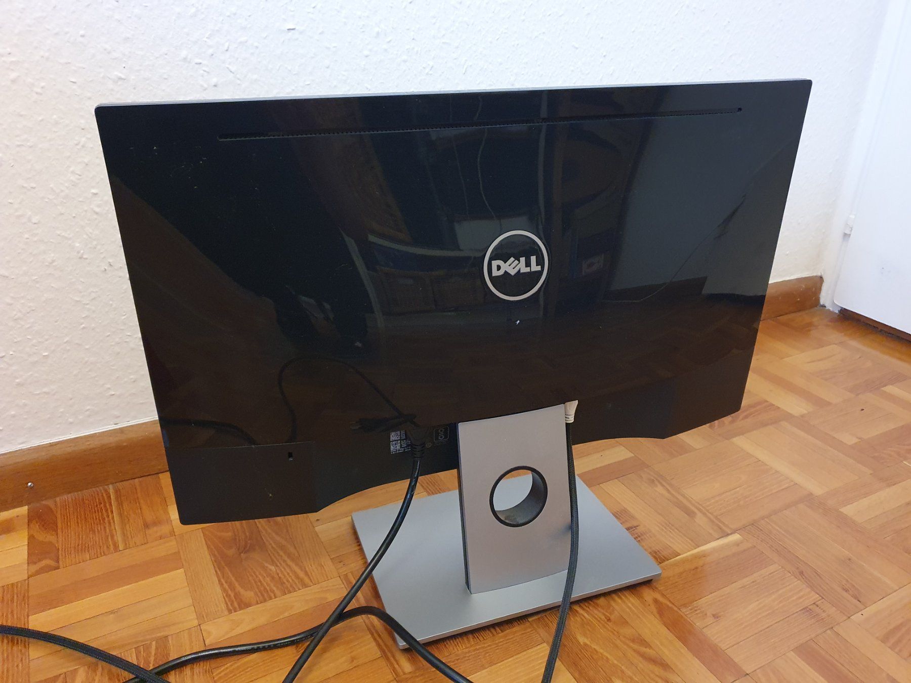 Dell Monitor: Écran Dell 24 pouces - Excellent état – Nuovo (secondo la descrizione) da Genève venduto da sve_kk28 1
