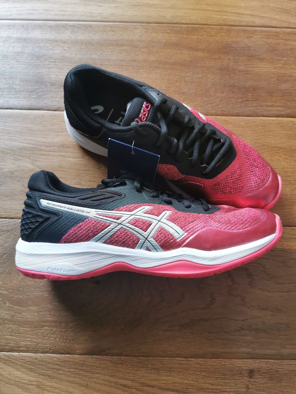 Asics Damenschuhe: Asics Turnschuhe Halkenschuhe Spirtschuhe – Neu (gemäss Beschreibung) aus Flüelen von AU10