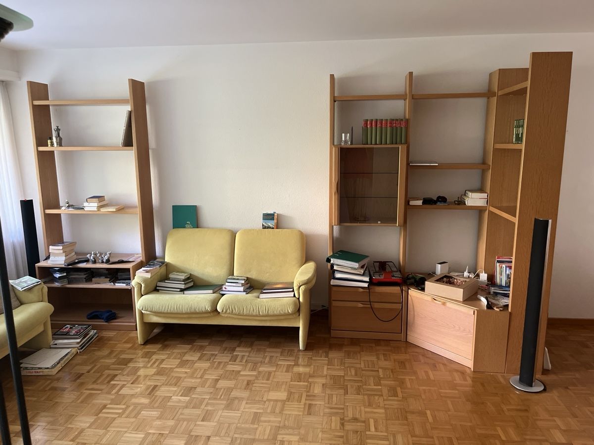 Scaffali: Wohnzimmerwand/Büchergestell Eiche natur – Usato da Dussnang venduto da jacabi1