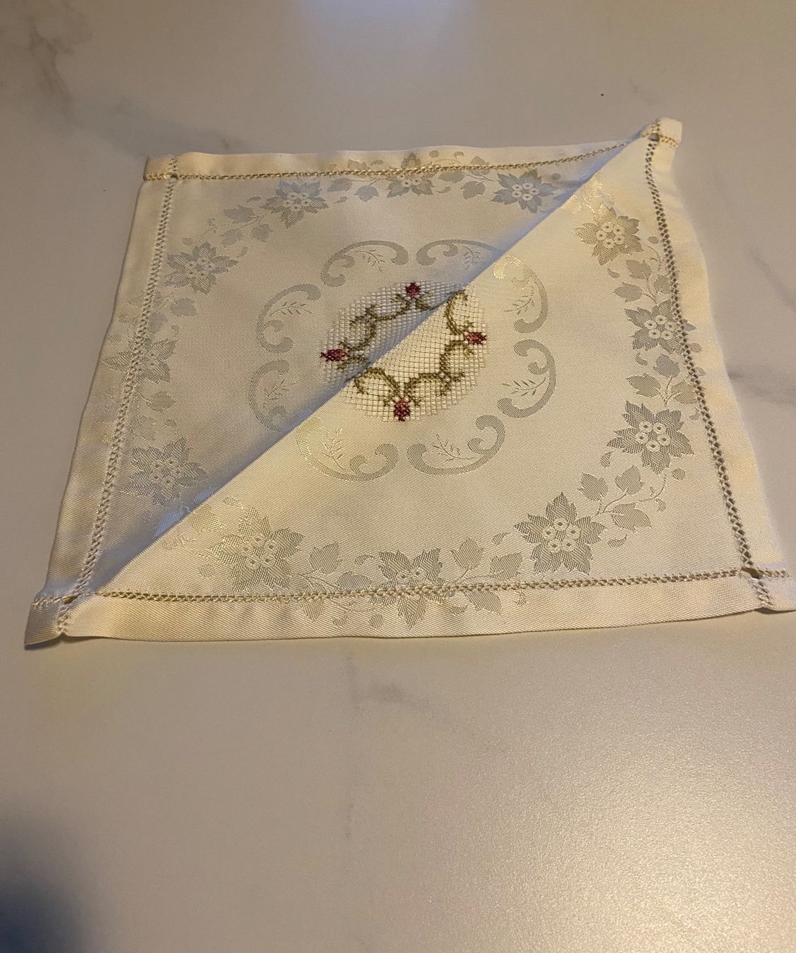 Set di tavolo e panche: 2 Tischdecke und Servierten Set / Handgemacht – Usato da Zürich venduto da esk_6ymz 5