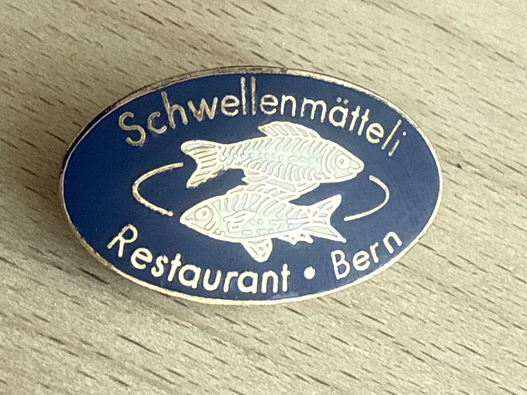 Placchette & Badge: Pin Restaurant Schwellenmätteli Bern – Usato da Glattbrugg venduto da Schweigmatt