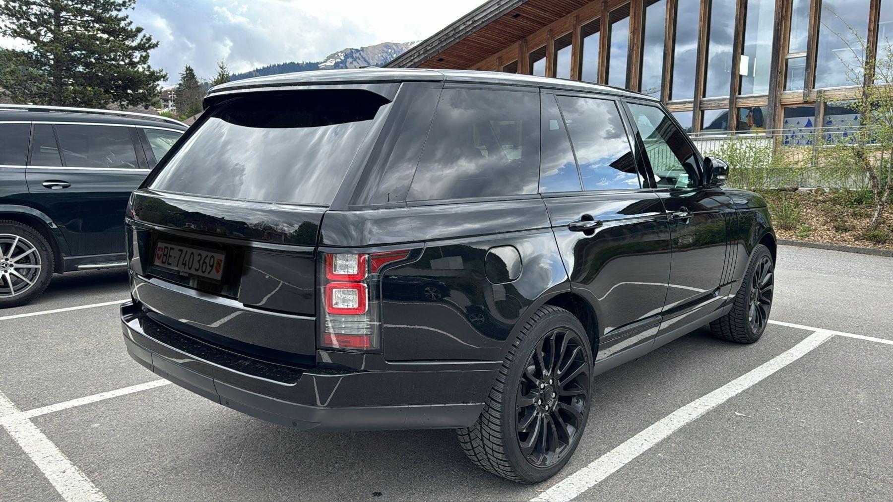 Land Rover Automobili: Range Rover 5.0L V8 Supercharged – Usato da Gsteig b. Gstaad venduto da Auctionly 1