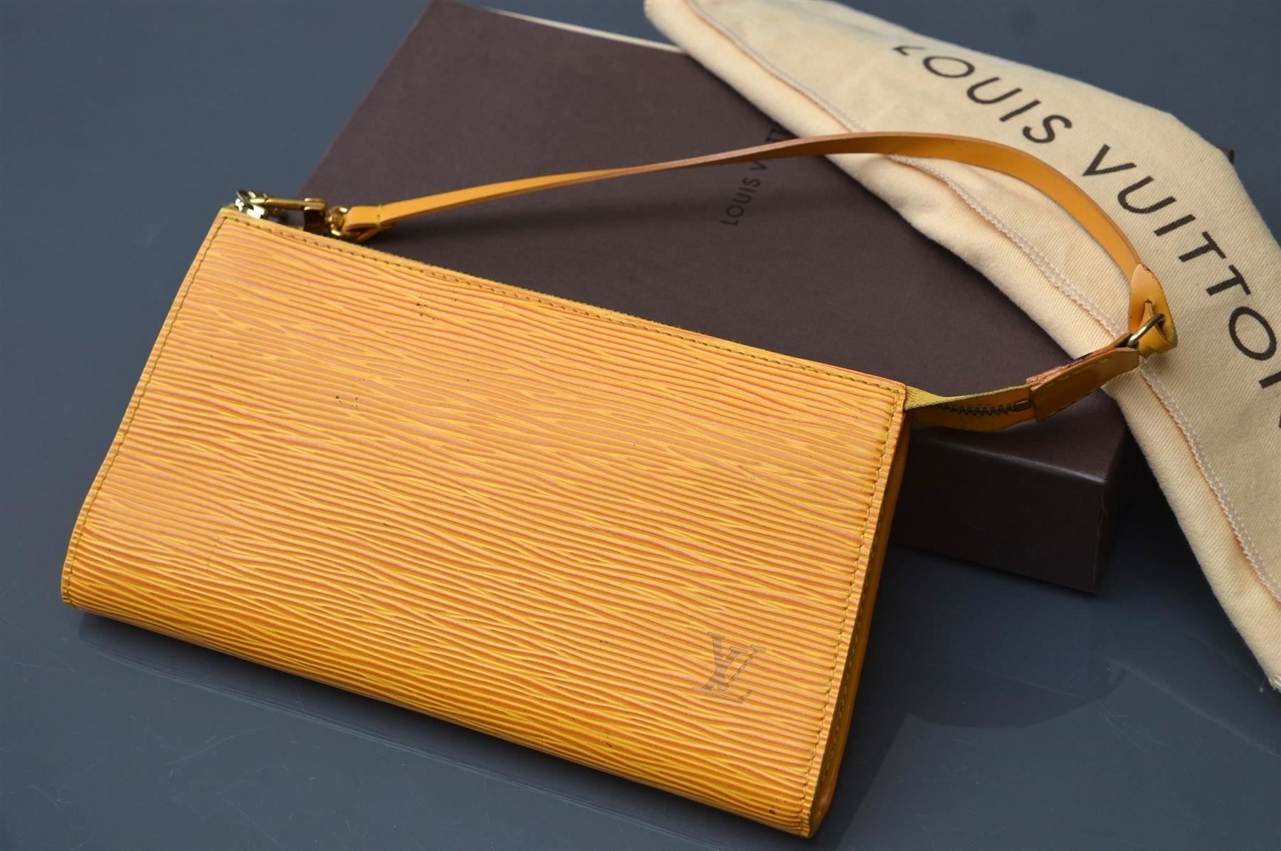 Louis Vuitton Borse da donna: Pochette Louis Vuitton Epi – Usato da Collonges venduto da Auganien 2