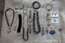 1 schönes 22 teiliges Modeschmuck Set