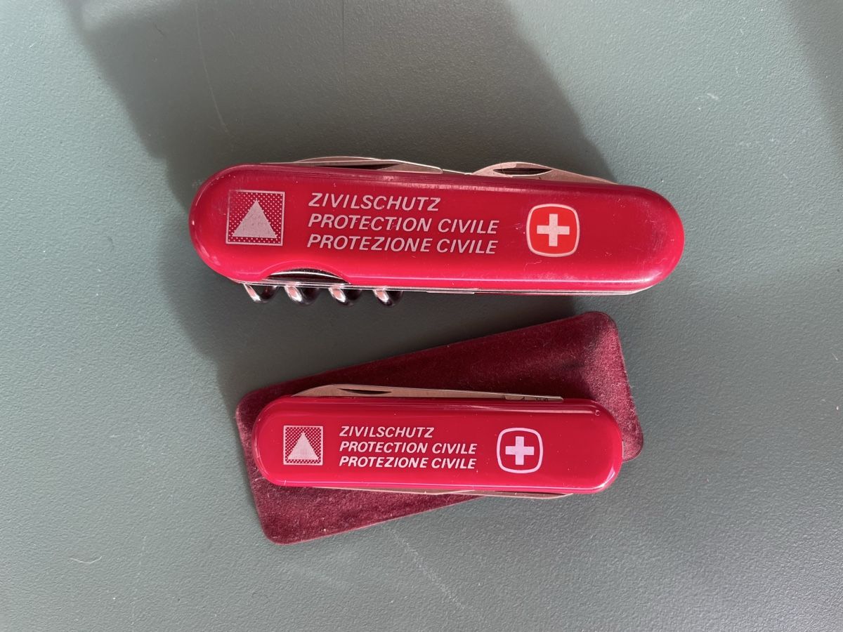 Wenger Couteaux de poche: Wenger Zivilschutz Sackmesser  – D'occasion à Zürich par aut_nr75