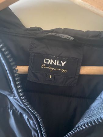 Très jolie veste mi saison très peux porter
