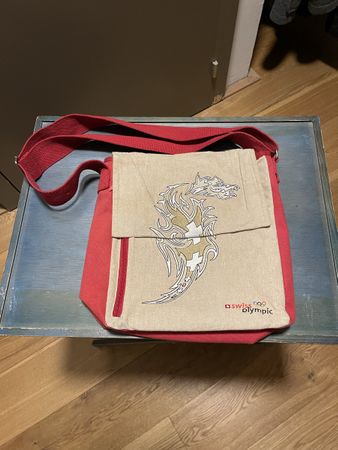 Umhänge Tasche Beige und Rot
