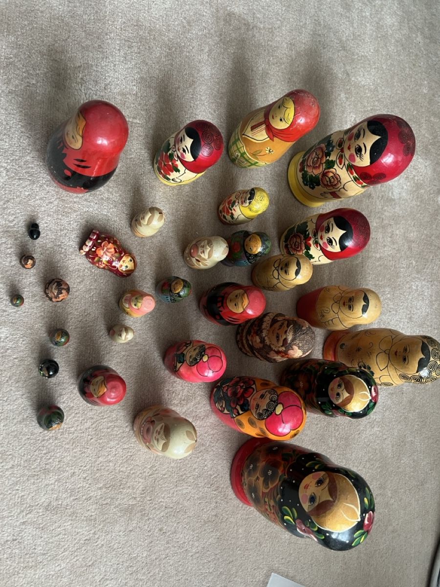 Statuette: Babuschkas oder Babuschke? Egal, dafür viele verschiedene … – Usato da Rüschlikon venduto da Pedrino1927