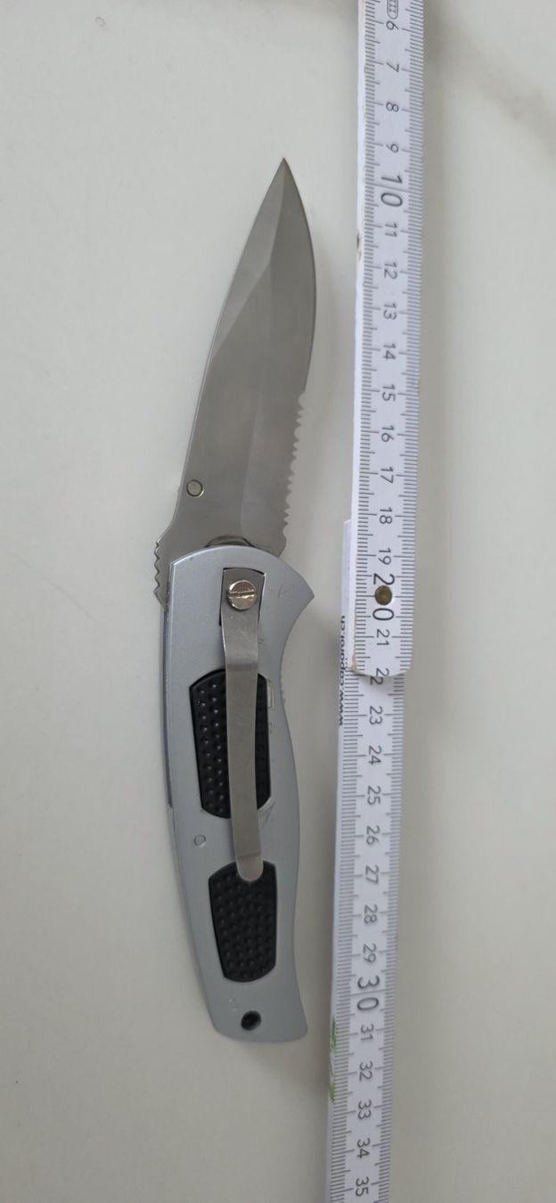 Coltelli tascabile: Sharp Klappmesser mit Etui – Usato da Niederuzwil venduto da 262305 3