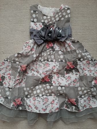 Robe d'été fille, idéale pour les fêtes! Taille 7 ans.
