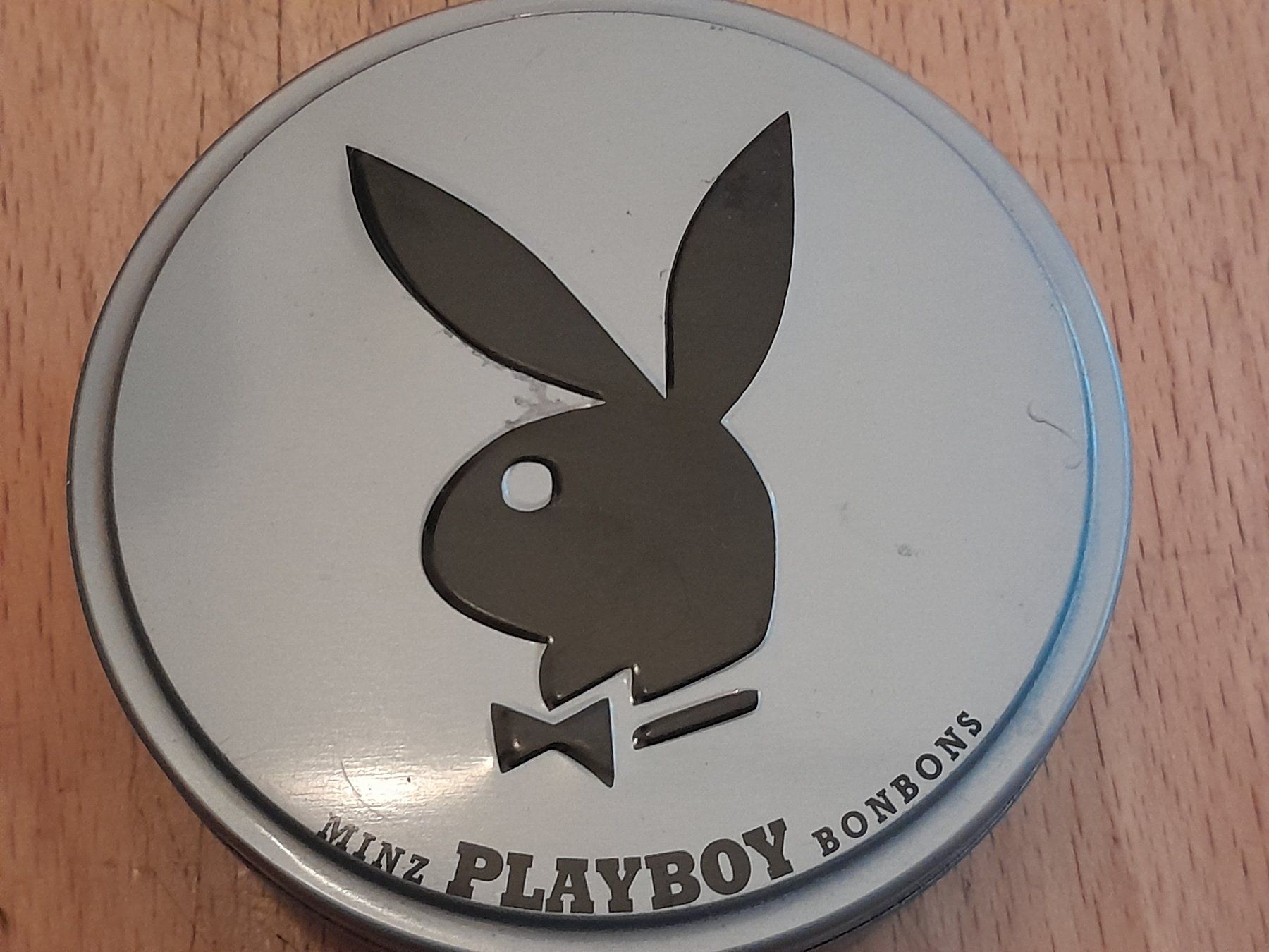 Contenitori & Simili: Kult Playboy leere Bonbon Dose Pin Box – Usato da Gurtnellen venduto da Rhino77 2