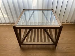 Beistelltisch aus Glas / quadratisch