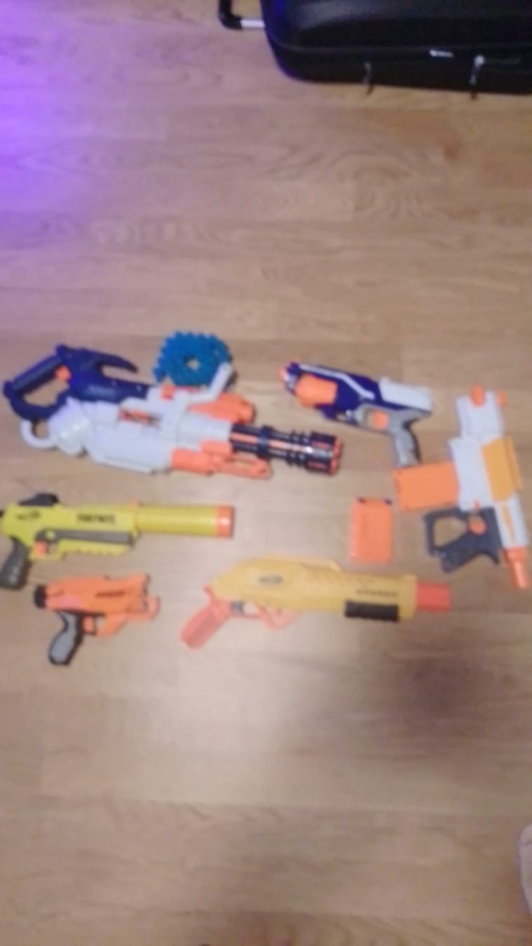 Nerf Jouets: Diverse Nerf Gewehre/ Pistolen – D'occasion à Hagneck par dannylee