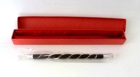 Spielzeuge: Zauberstab - Rosenholz/Silber – Neu und originalverpackt aus Mauren von Yeelen 1
