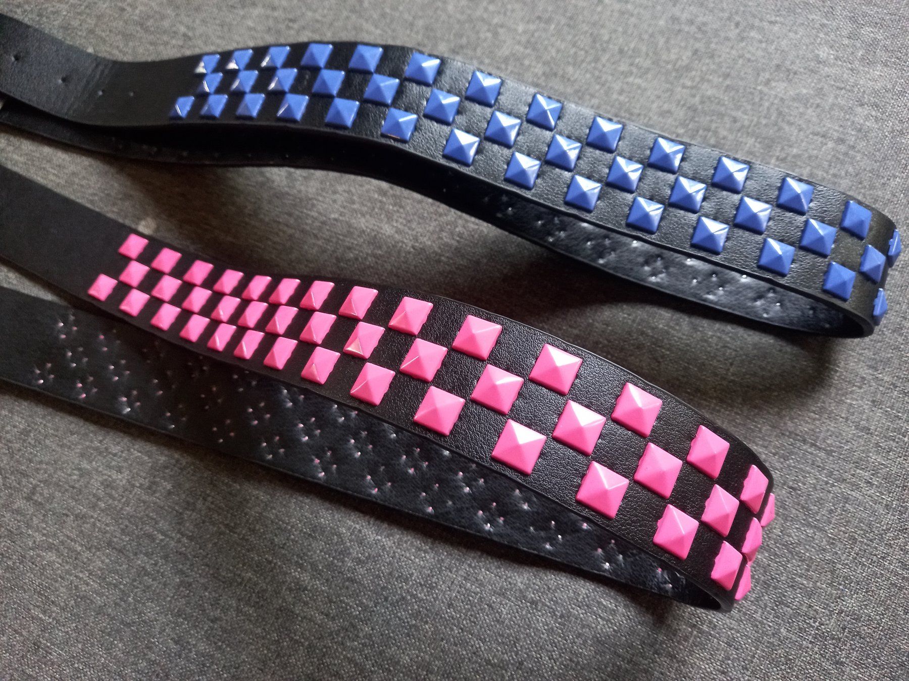 Gürtel: 2x Punkgürtel Cyber schwarz Blue und Pink – Neu und originalverpackt aus Lausanne von FASHION-WORLD-SHOP 1