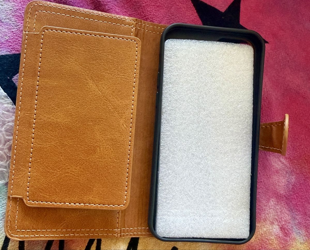 Coques & Protection écran: iPhone  IP 12 / 12 Pro Leder Wallet Case neu – Neuf avec emballage d'origine à Basel par Cora3 4