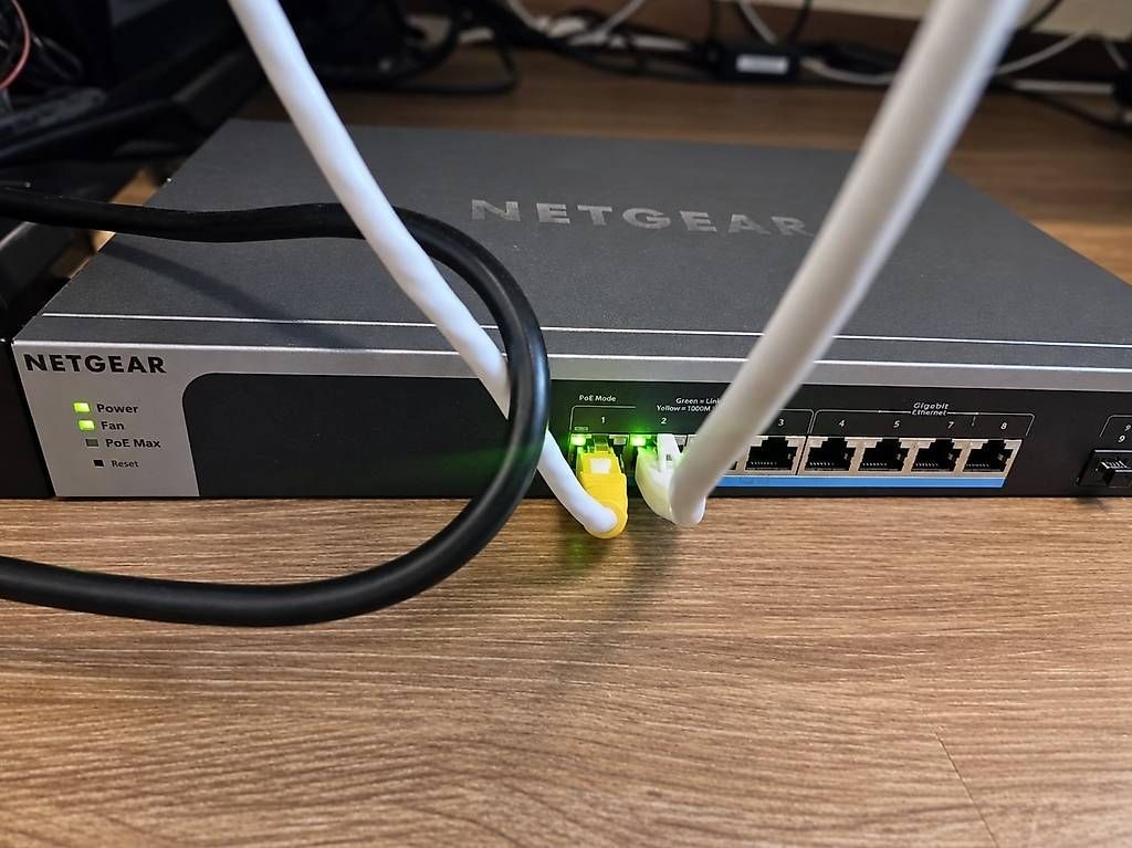 Netgear Hub & Switch: NETGEAR MS510TXUP 10G PoE++ Managed Switch - getestet – Usato da Schönenberg ZH venduto da s0pple