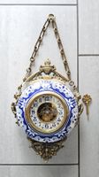 Antique pendule murale en faïence et bronze