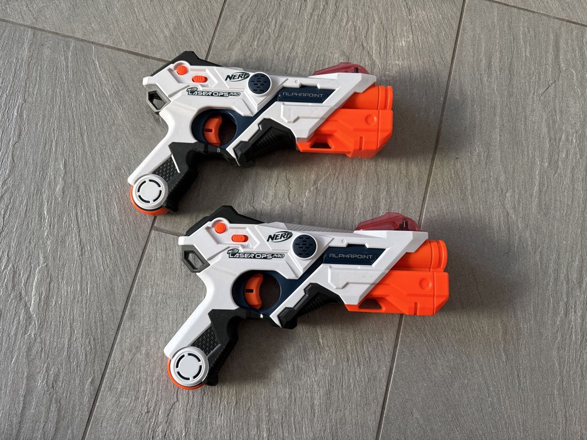 Nerf Spielzeuge: 2 Nerf Laser Ops Pro AlphaPoint Blaster - Guter Zustand! – Gebraucht aus Richterswil von
