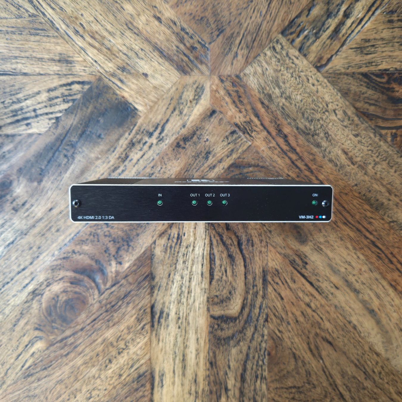 Adattatori: Kramer MegaTOOLS VM-3H2 HDMI Verteilerverstärker – Usato da Zürich venduto da Wickeddude 4