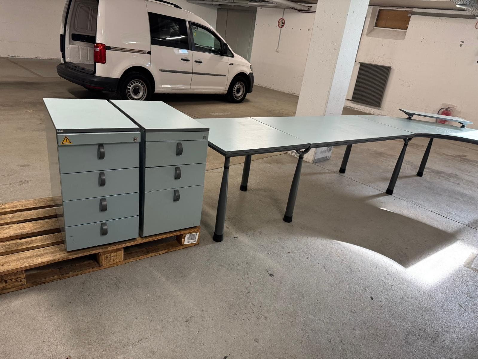 Tische: Grosser Bürotisch mit 4 Unterschränken – Gebraucht aus Utzenstorf von Matec-GmbH 5
