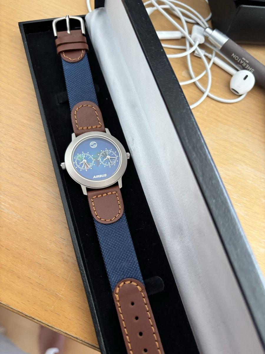 Montres: Armbanduhr Airbus – Neuf avec emballage d'origine à Russikon par Andres8 2