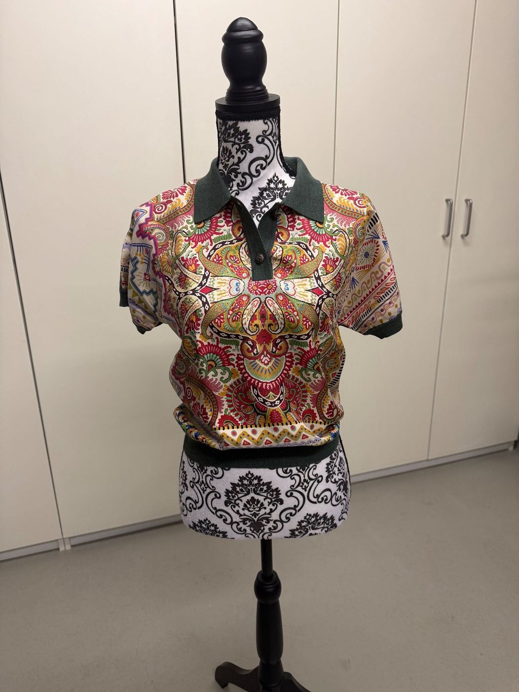Etro Magliette Polo: ETRO Poloshirt – Usato da Urdorf venduto da Magdella