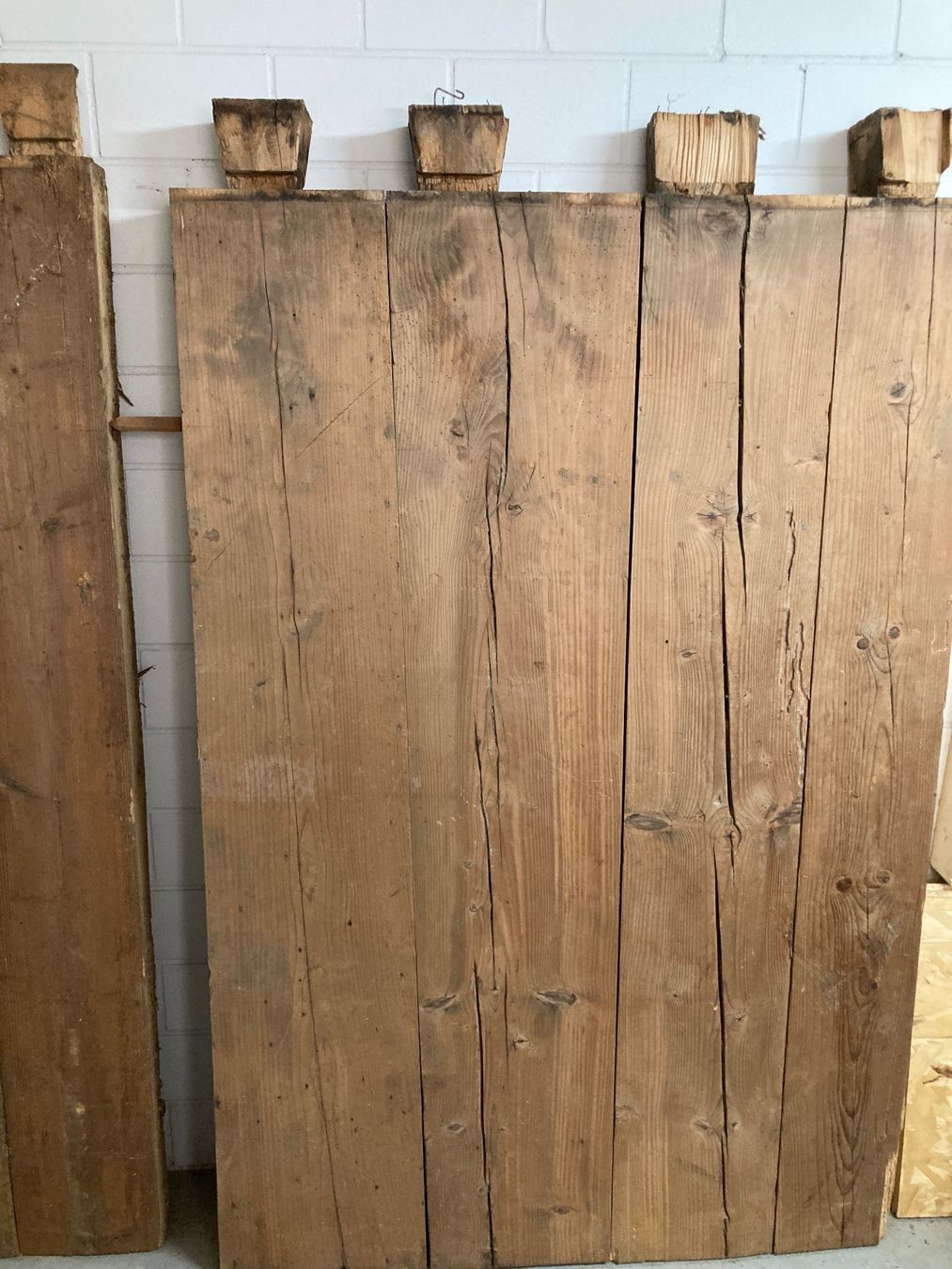 Articoli in legno: Strickwände mit Holzzapfen – Usato da Montlingen venduto da 19mops 2