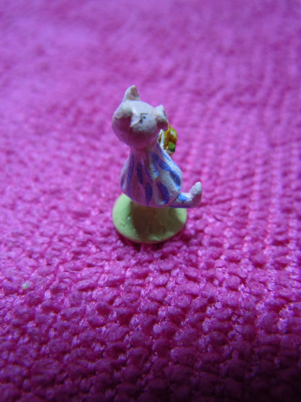 Statuette: Kleines Handbemaltes Schwein 1 cm – Usato da Luzern venduto da Baumli1 3