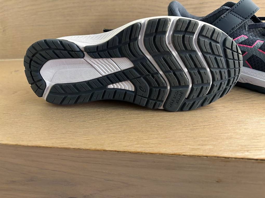 Asics Schuhe für Mädchen: Asics, Grösse 33.5, Neuwertig – Gebraucht aus Hellbühl von SabineLU 1