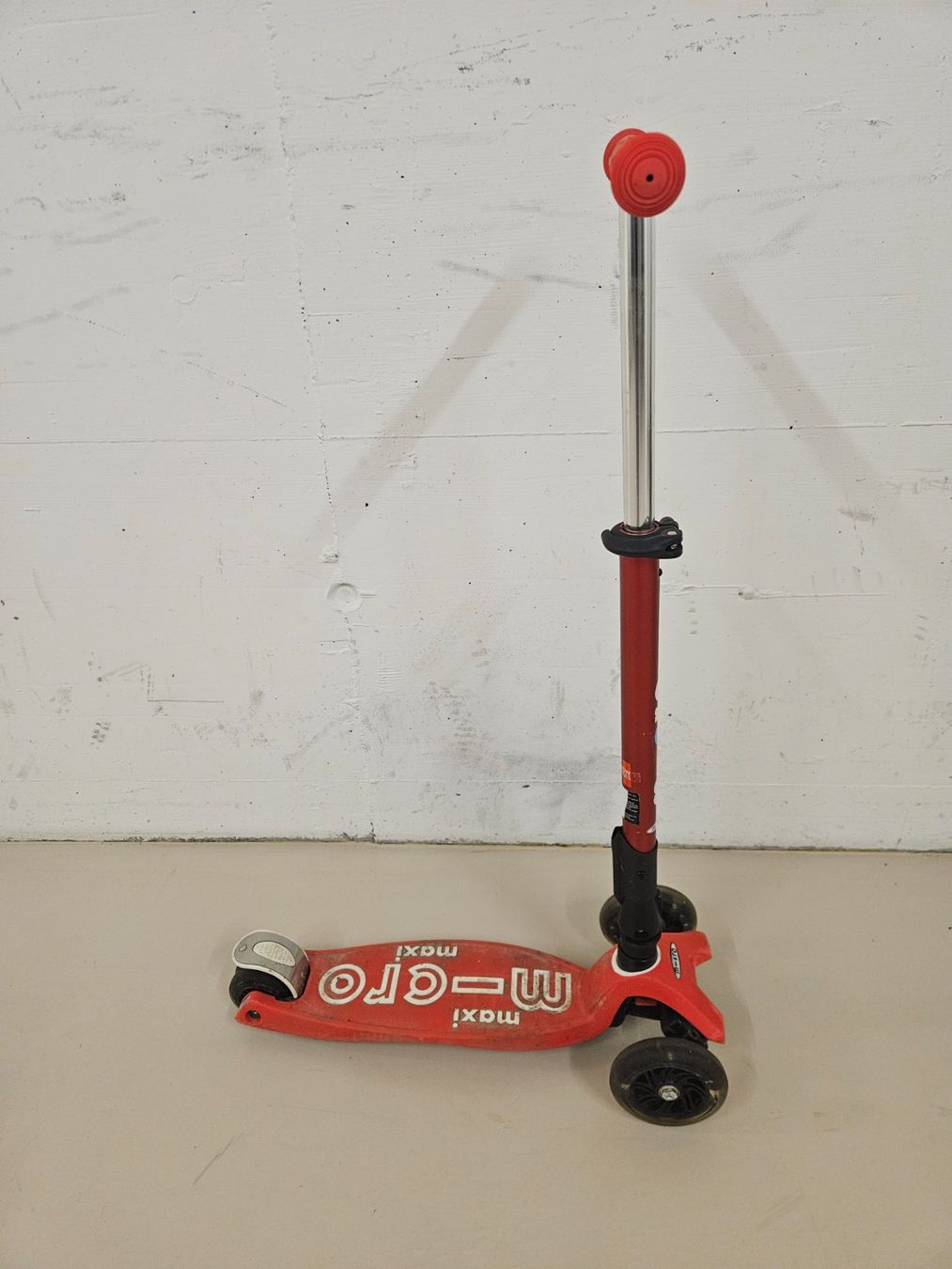 Micro Kickboard: Micro Maxi Scooter – Rot – gebraucht – Usato da Opfikon venduto da Doronadan