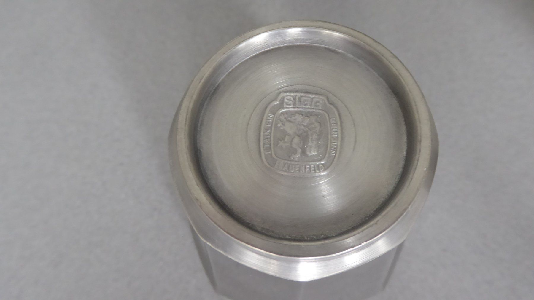 Sigg Bicchieri: 6 Sigg-Zinnbecher 8-eckig – Usato da Triesen venduto da Deal1966 2