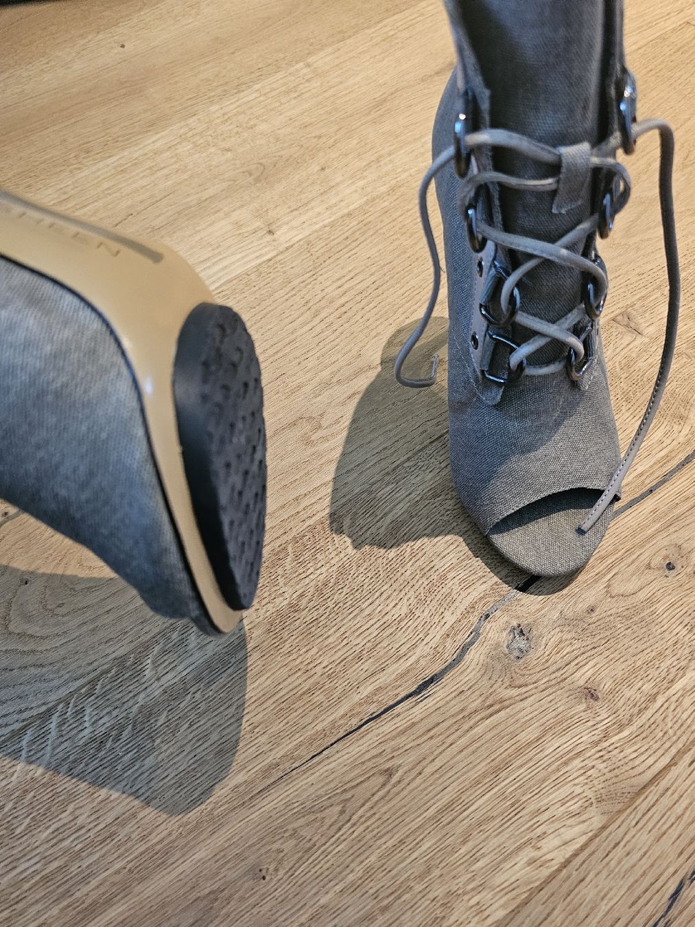 Scarpe da donna: Grau-braune Stiefeletten mit Absatz, Gr. 39, neuwe – Usato da Wagenhausen venduto da veraputzig 3