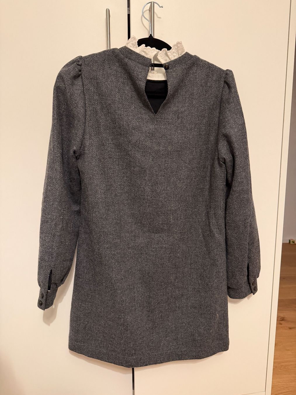 Sezane Vestiti: Sézane Kleid, Grösse 38, Grau – Nuovo (secondo la descrizione) da Goldau venduto da nan_9vgs 1