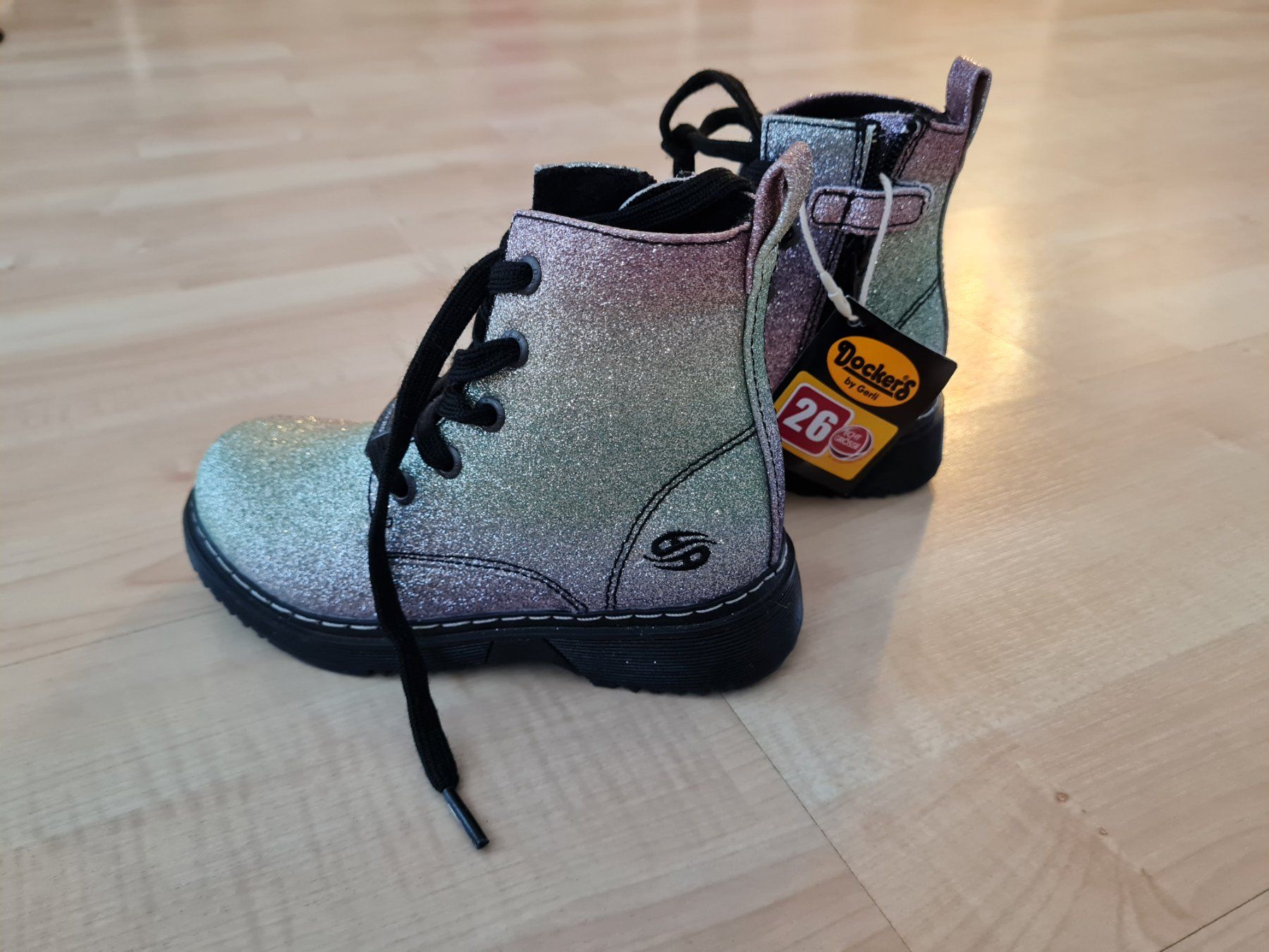 Chaussures filles: Dockers Gr. 26 Glitzer Boots Mädchen Schuhe neu – D'occasion à Wallisellen par T8304T 1