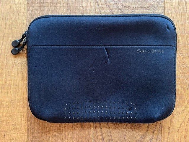 Covers & Taschen: Samsonite Cover für Computer oder I Pad - Schwarz ⚫⚫ – Gebraucht aus Zürich von Sommersun1