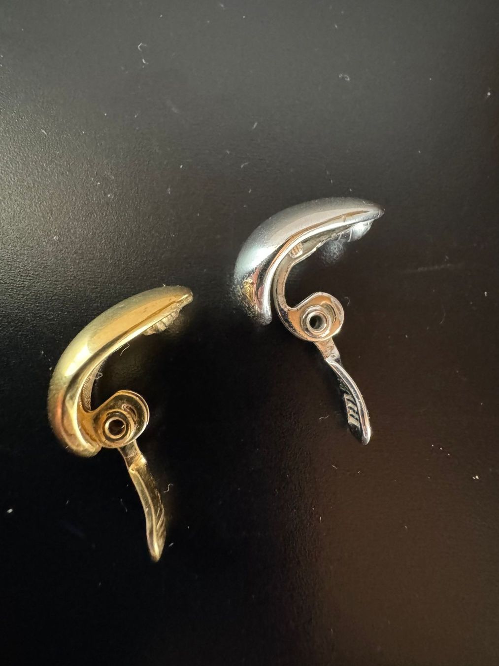 Ohrringe & -stecker: Monet Ohrclips bicolor gold/silber Vintage – Gebraucht aus Winterthur von Dejv 1
